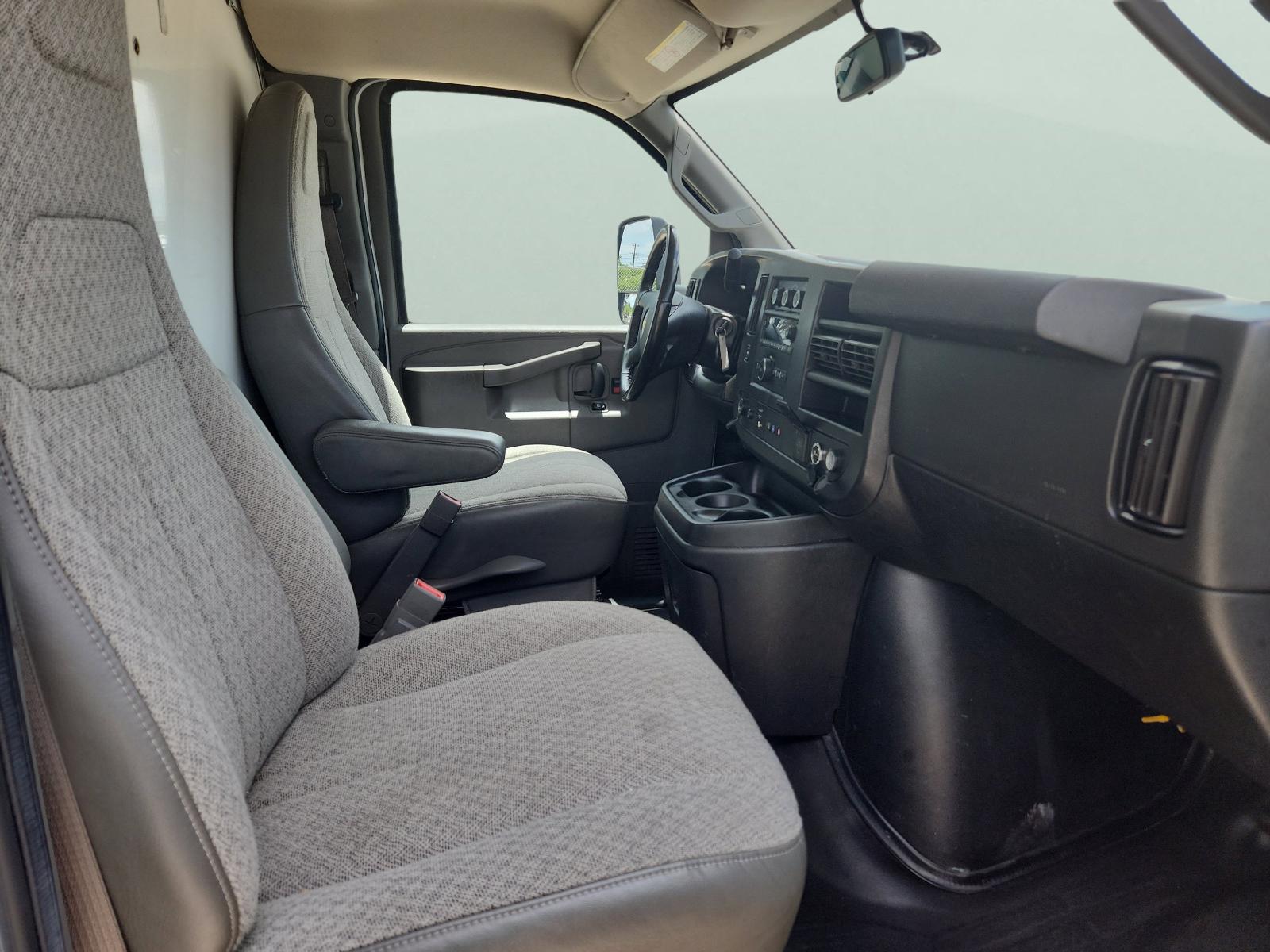 2022 Chevrolet Express Cutaway 3500 Vehicle Photo in GEORGETOWN, TX 78626-7508