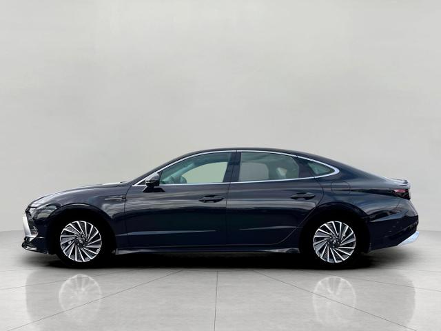 2025 Hyundai SONATA Hybrid Vehicle Photo in Green Bay, WI 54304