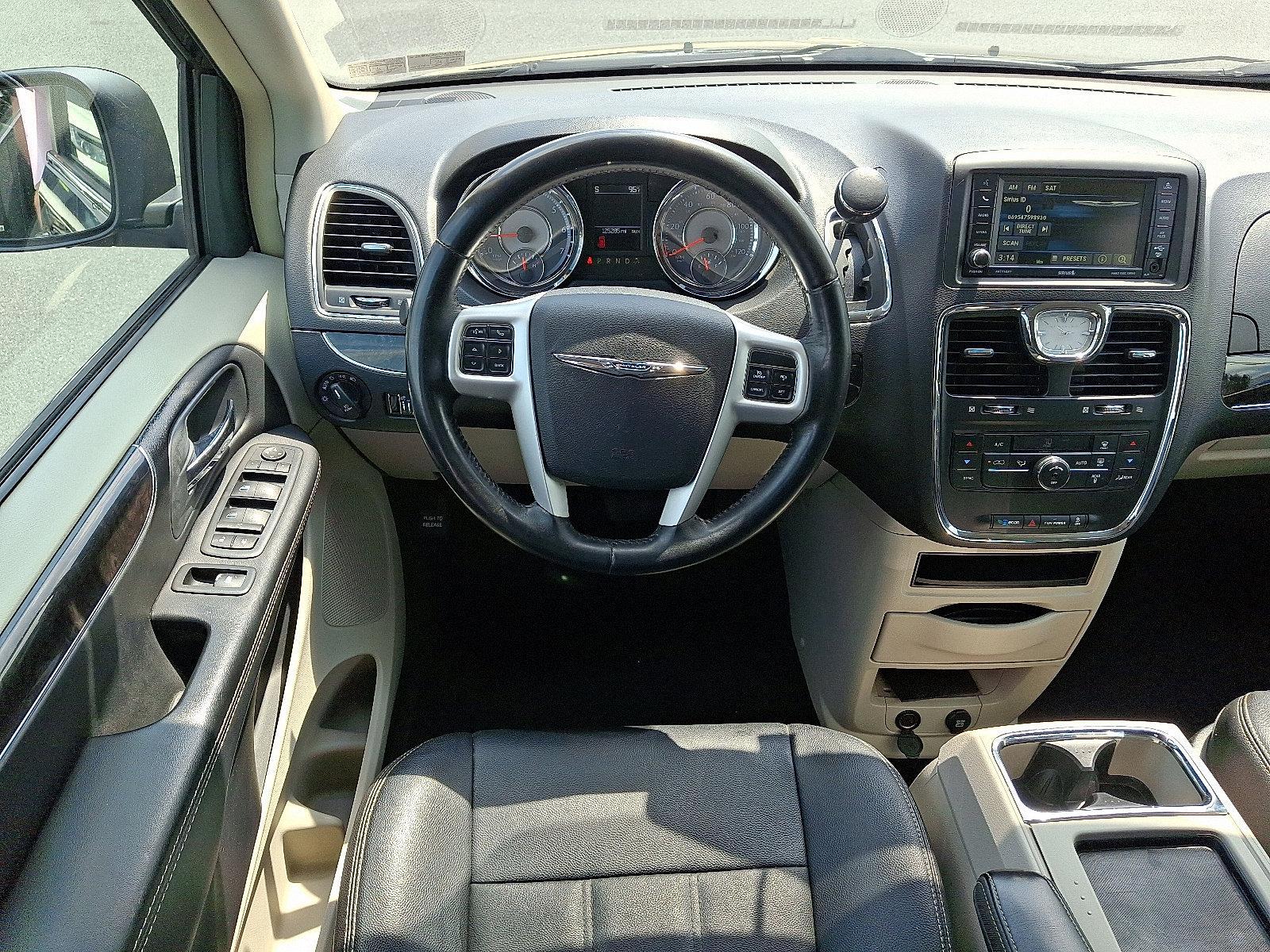 2016 Chrysler Town & Country Vehicle Photo in Harrisburg, PA 17111