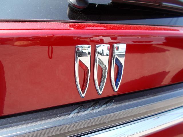 2025 Buick Enclave Vehicle Photo in LOWELL, MA 01852-4336