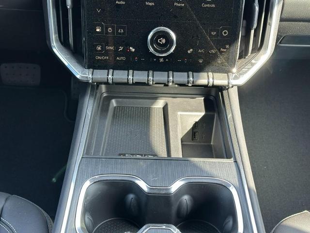 2025 GMC Acadia Vehicle Photo in COLUMBIA, MO 65203-3903