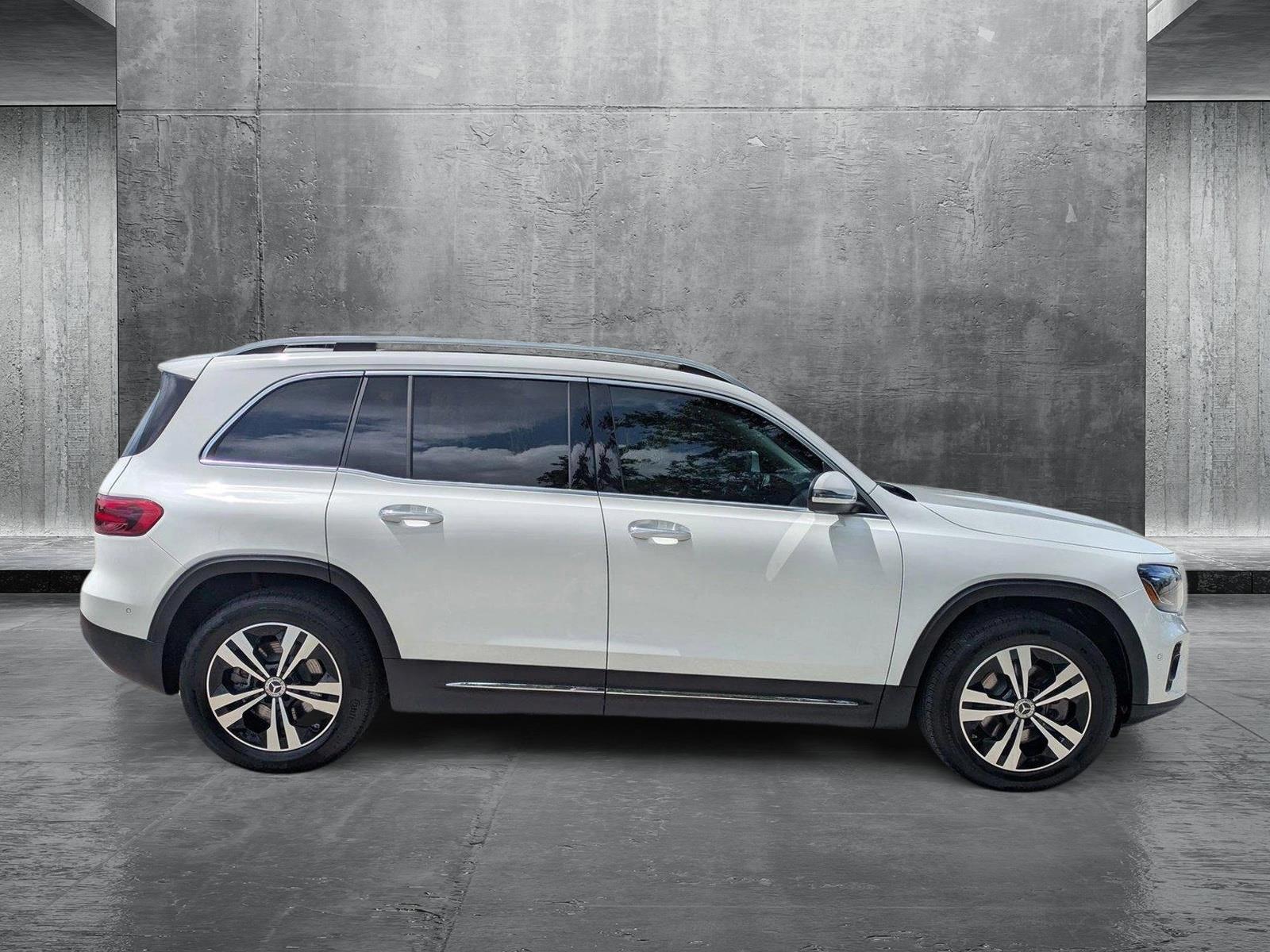 2025 Mercedes-Benz GLB Vehicle Photo in Sarasota, FL 34231