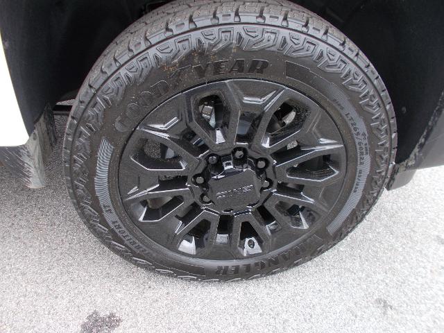 2025 GMC Sierra 2500 HD Vehicle Photo in LOWELL, MA 01852-4336