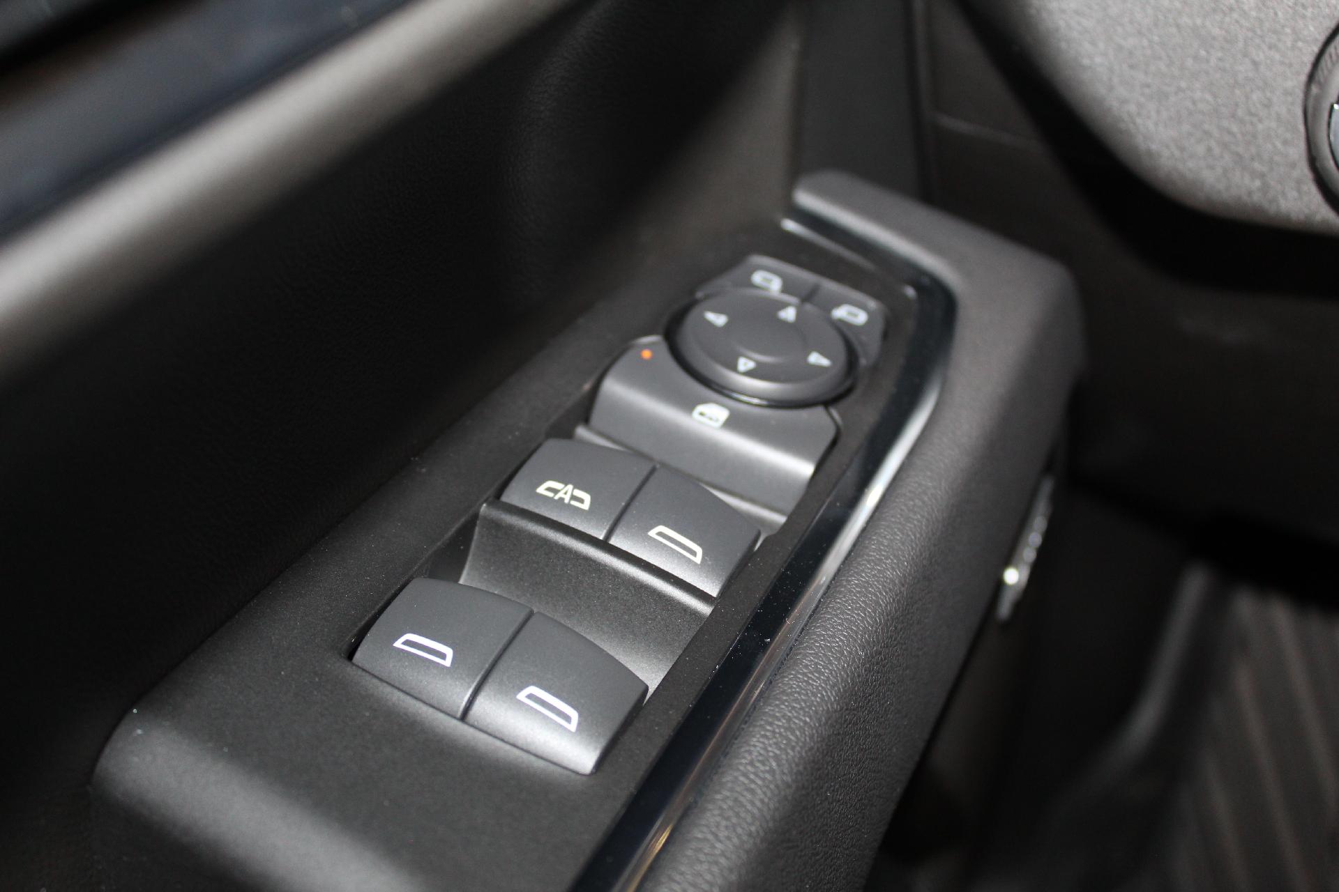 2025 Chevrolet Silverado 1500 Vehicle Photo in NORTHAMPTON, MA 01060-1120