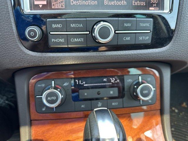 2011 Volkswagen Touareg Vehicle Photo in Willow Grove, PA 19090