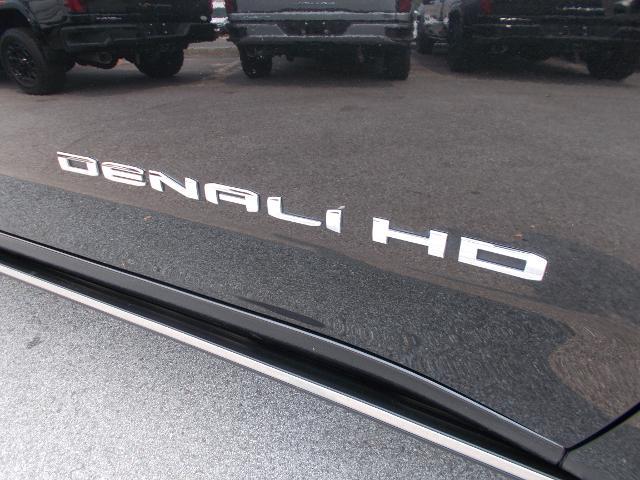 2023 GMC Sierra 2500 HD Vehicle Photo in LOWELL, MA 01852-4336