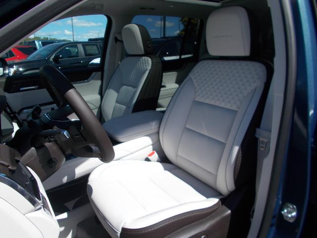 2026 GMC Acadia Vehicle Photo in LOWELL, MA 01852-4336