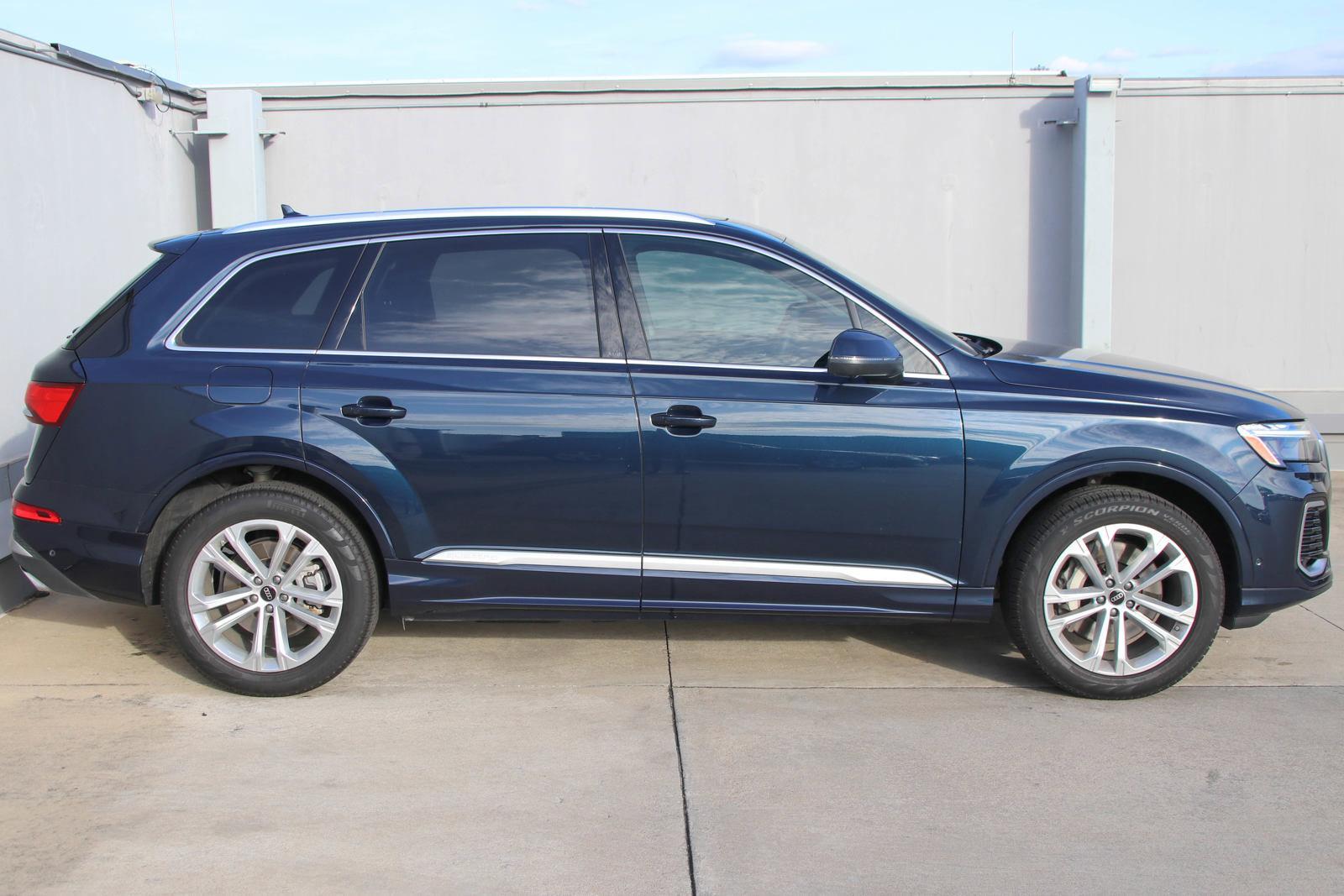 2025 Audi Q7 Vehicle Photo in SUGAR LAND, TX 77478