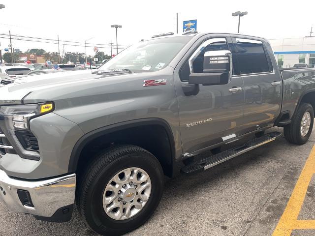 2024 Chevrolet Silverado 2500HD LTZ photo 3