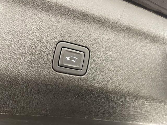 2023 Chevrolet Suburban Vehicle Photo in PHOENIX, AZ 85014-3381