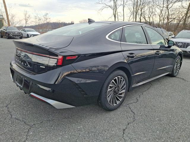 2025 Hyundai SONATA Hybrid Vehicle Photo in Harrisburg, PA 17111