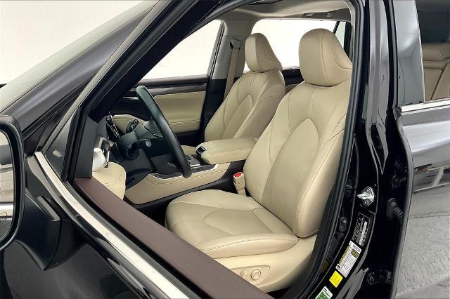 2022 Toyota Highlander Vehicle Photo in Grapevine, TX 76051