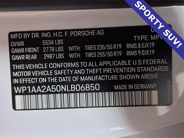 2022 Porsche Macan Vehicle Photo in Puyallup, WA 98371