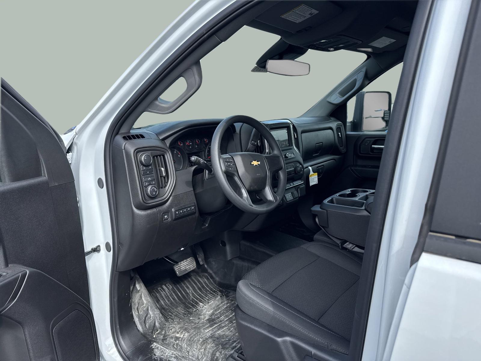 2025 Chevrolet Silverado 3500 HD Chassis Cab Vehicle Photo in GEORGETOWN, TX 78626-7508