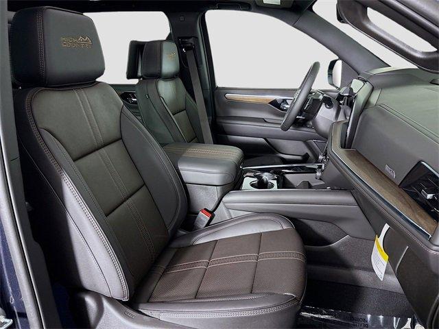 2025 Chevrolet Suburban Vehicle Photo in PUYALLUP, WA 98371-4149