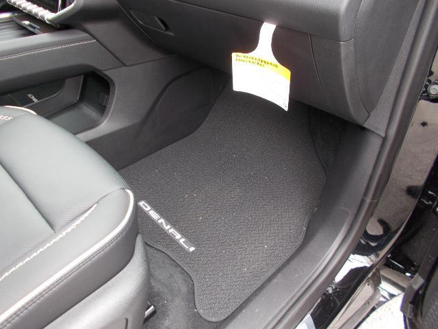 2025 GMC Acadia Vehicle Photo in LOWELL, MA 01852-4336