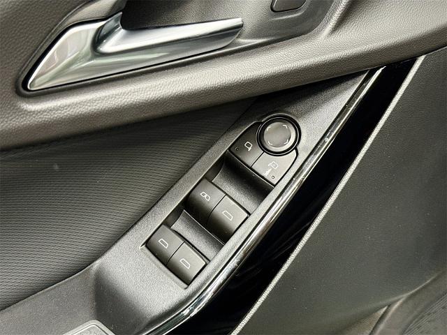 2026 Chevrolet Equinox Vehicle Photo in EVERETT, WA 98203-5662