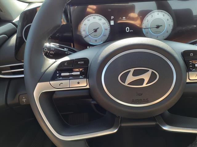 2024 Hyundai ELANTRA Vehicle Photo in Peoria, IL 61615