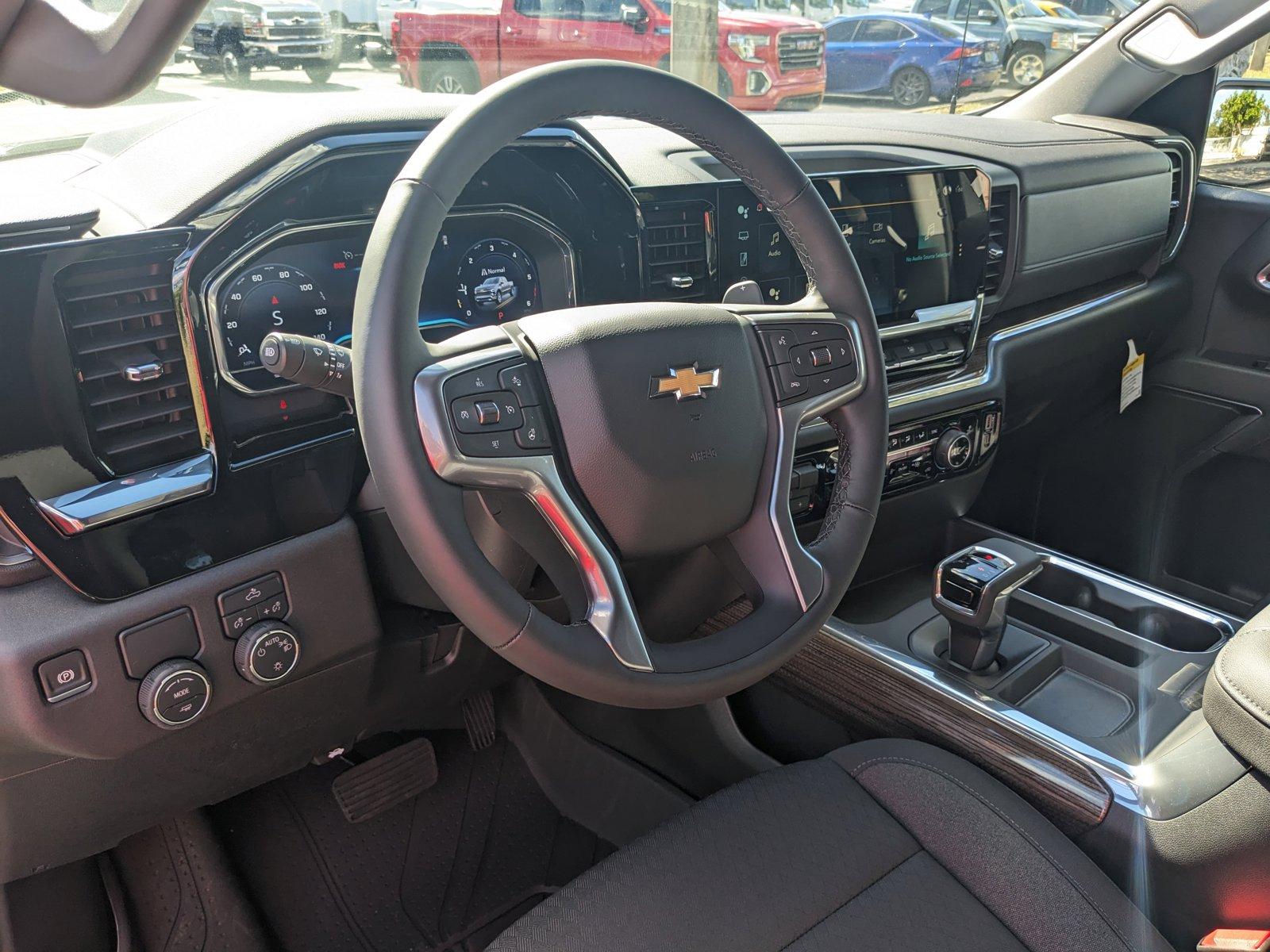 2025 Chevrolet Silverado 1500 Vehicle Photo in GREENACRES, FL 33463-3207