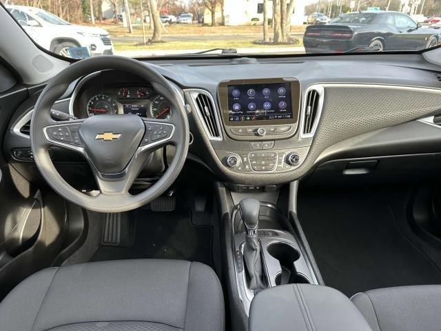 2024 Chevrolet Malibu Vehicle Photo in SAINT JAMES, NY 11780-3219