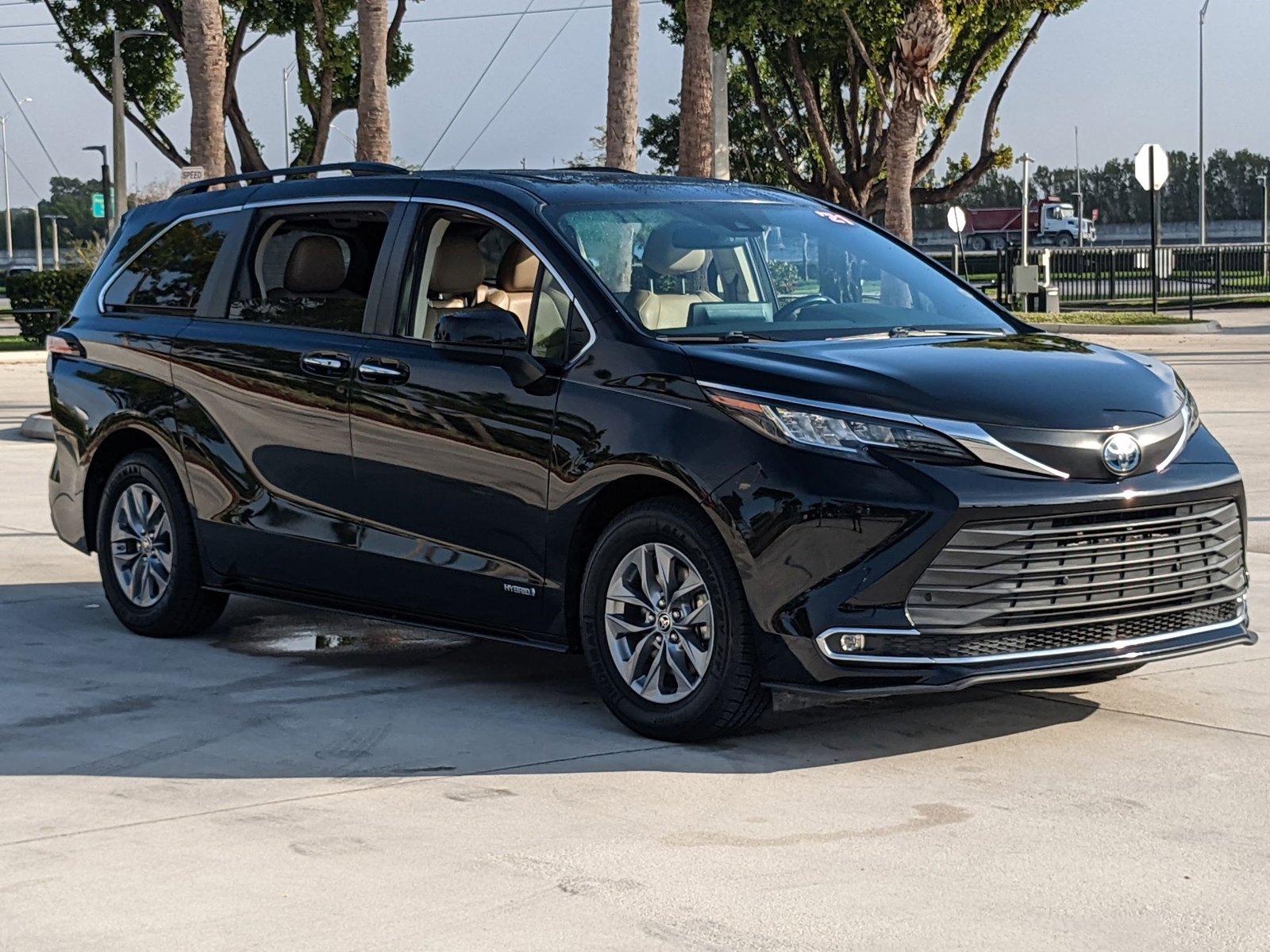 2021 Toyota Sienna Vehicle Photo in Davie, FL 33331