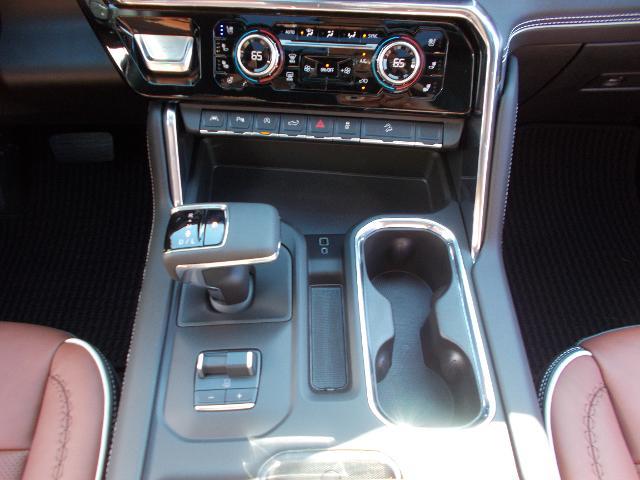 2025 GMC Sierra 1500 Vehicle Photo in LOWELL, MA 01852-4336