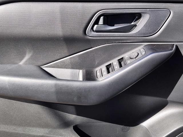 2024 Nissan Rogue Vehicle Photo in DENTON, TX 76210-9321