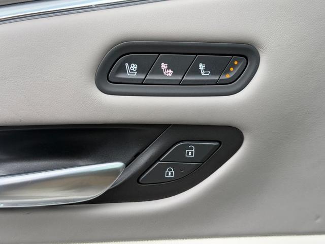 2024 Cadillac Escalade ESV Vehicle Photo in COLUMBIA, MO 65203-3903