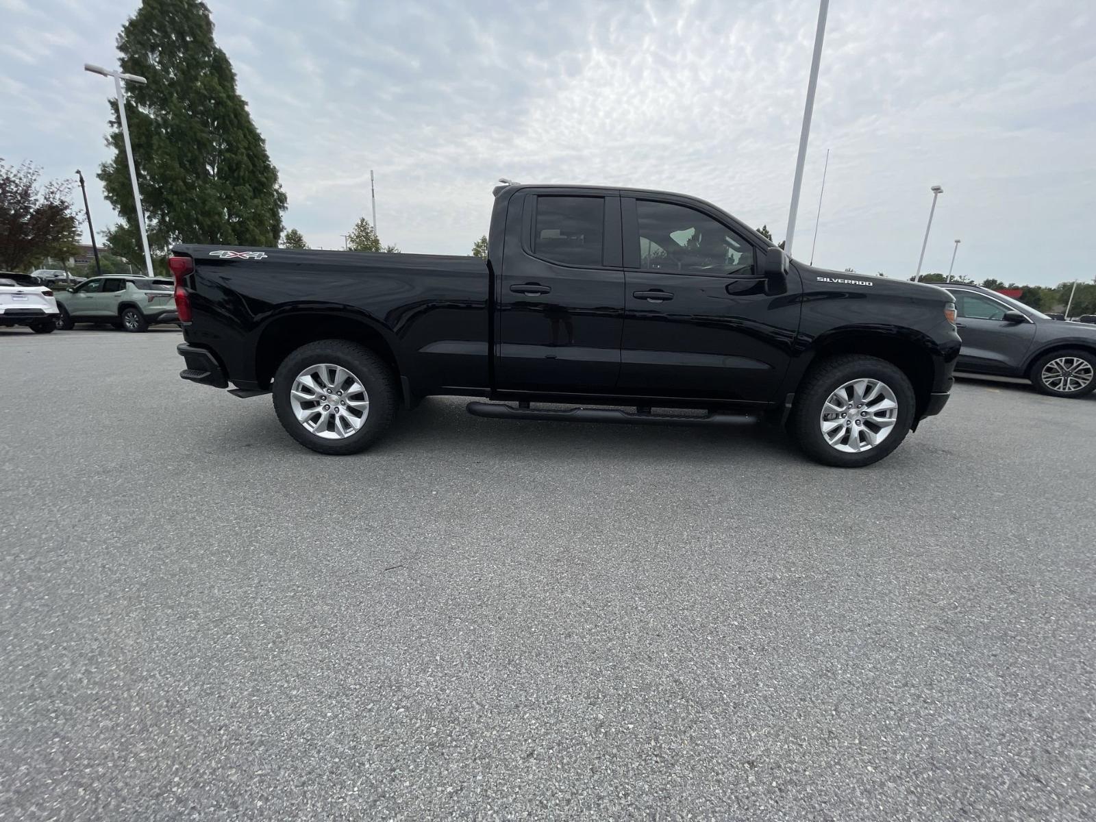 2024 Chevrolet Silverado 1500 Vehicle Photo in BENTONVILLE, AR 72712-4322