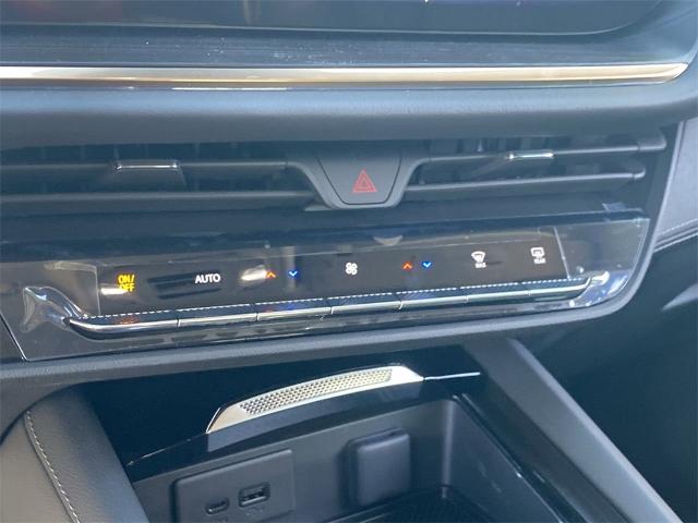 2024 Buick Envision Vehicle Photo in GOODYEAR, AZ 85338-1310