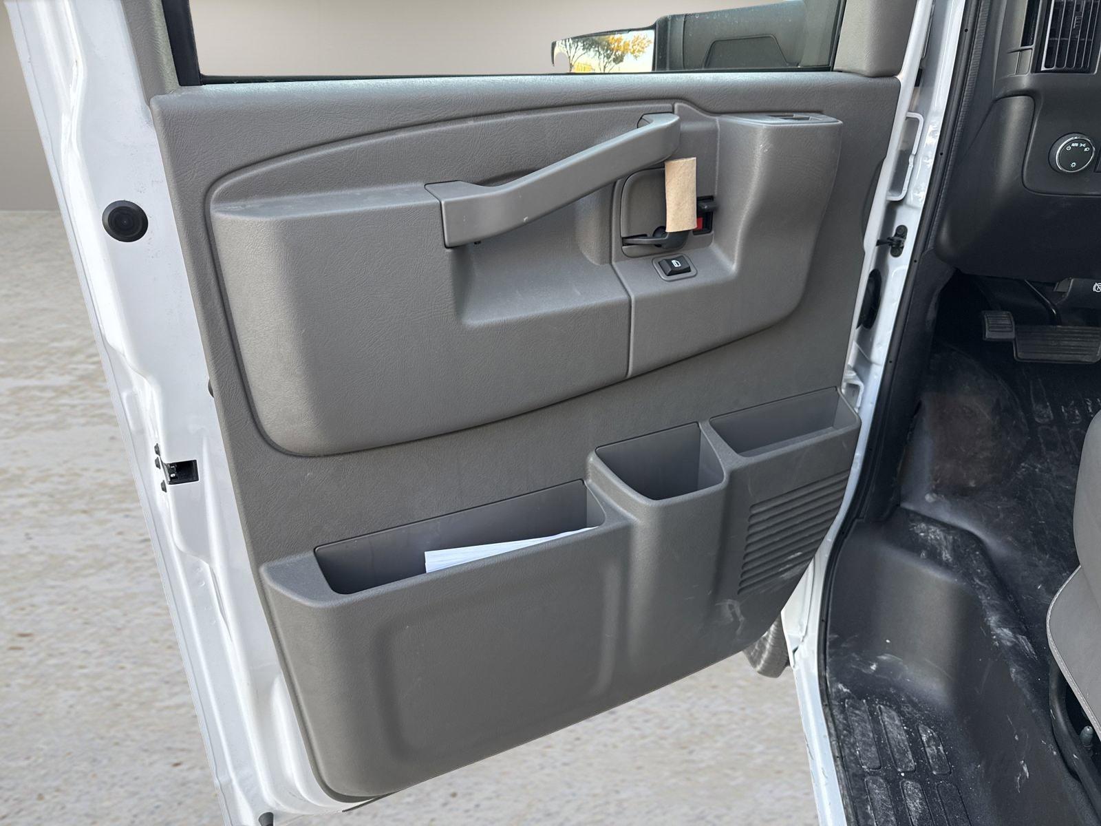 2024 Chevrolet Express Cutaway 3500 Vehicle Photo in GEORGETOWN, TX 78626-7508