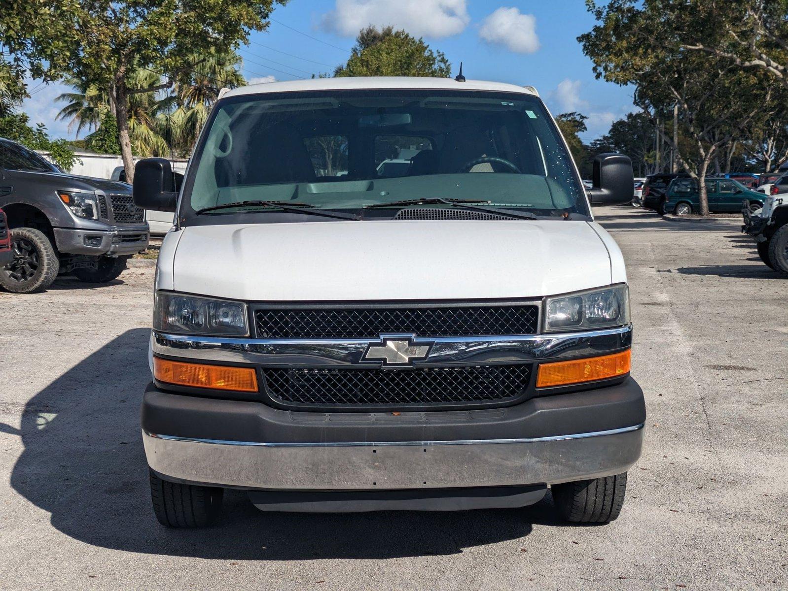 2015 Chevrolet Express Passenger Vehicle Photo in GREENACRES, FL 33463-3207