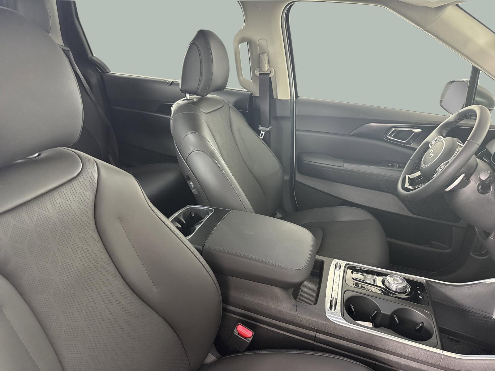 2025 Kia Carnival Hybrid Vehicle Photo in GEORGETOWN, TX 78626-7508