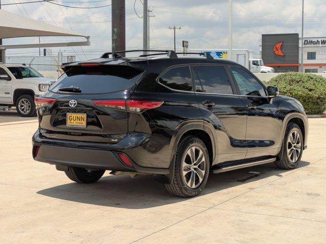 2023 Toyota Highlander Vehicle Photo in SELMA, TX 78154-1460