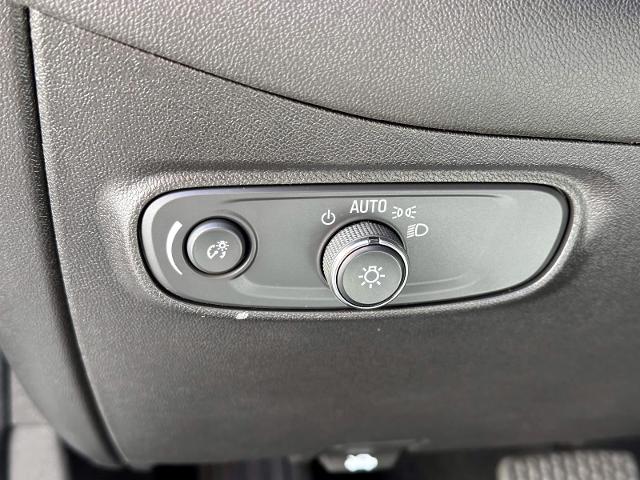 2022 Chevrolet Equinox Vehicle Photo in Roslyn, NY 11576