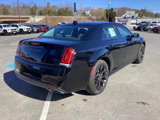 2022 Chrysler 300 Vehicle Photo in Gardner, MA 01440