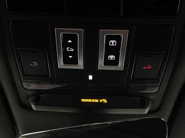 2023 Defender Vehicle Photo in Appleton, WI 54913
