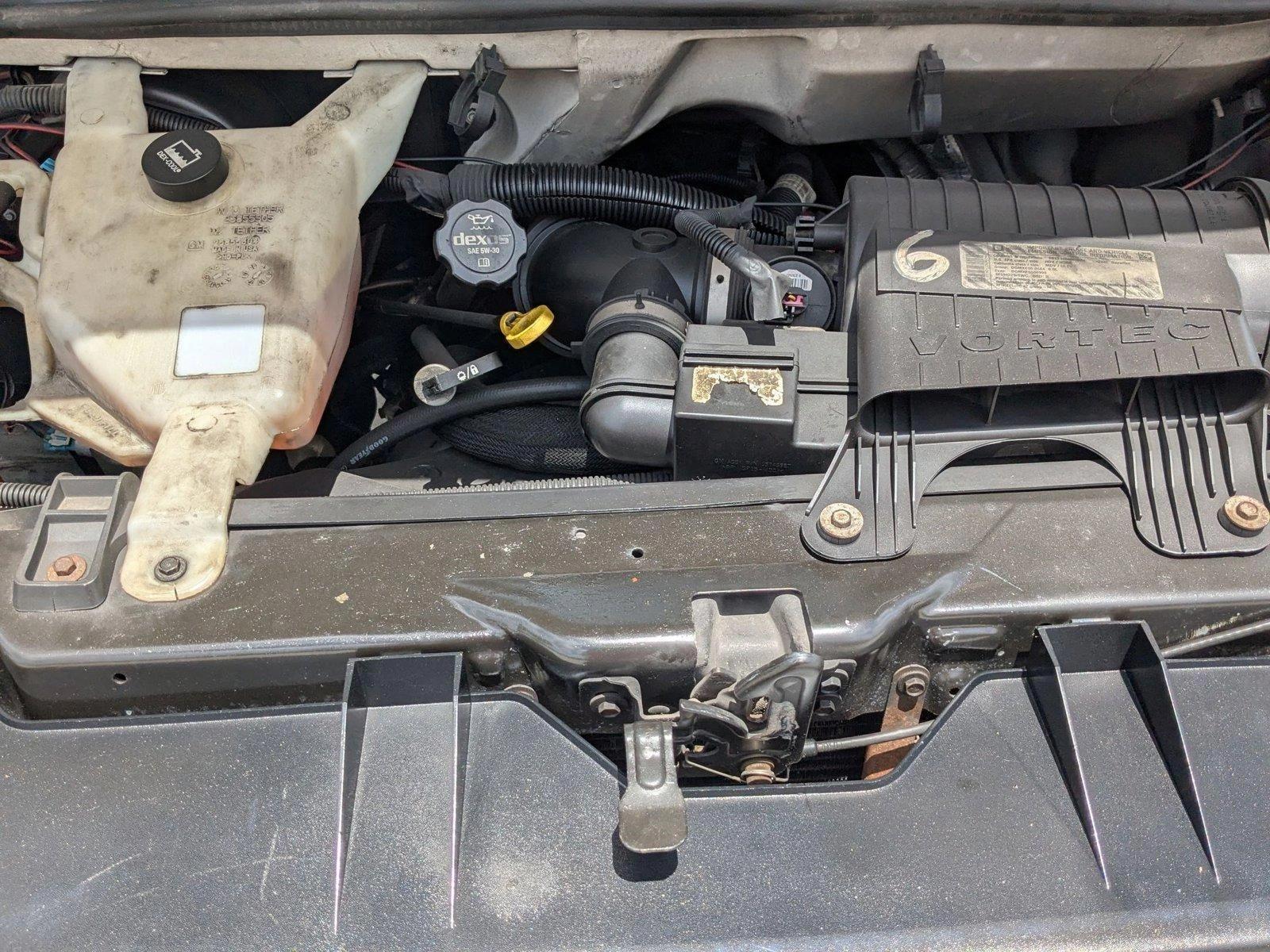2013 Chevrolet Express Cutaway 3500 Vehicle Photo in PEMBROKE PINES, FL 33024-6534