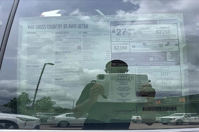 2025 Volvo V60 Cross Country Vehicle Photo in Houston, TX 77007