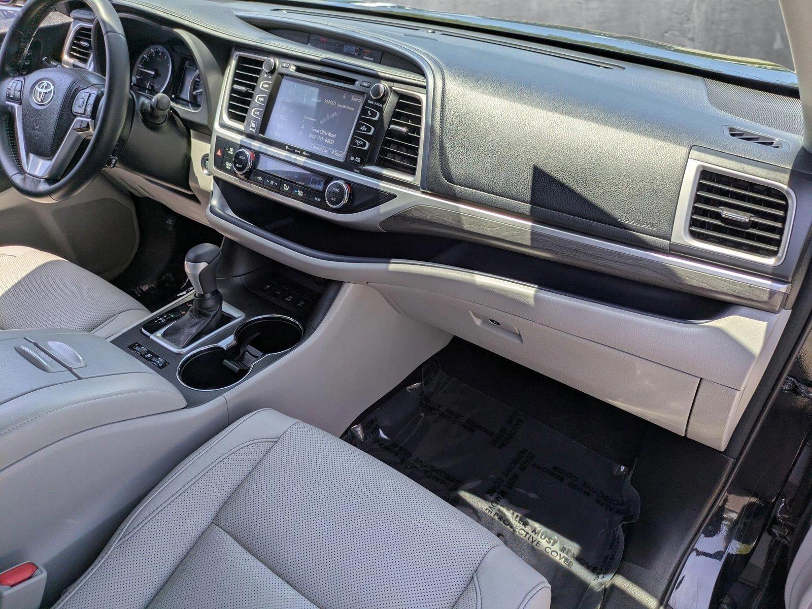 2017 Toyota Highlander Vehicle Photo in Clearwater, FL 33765
