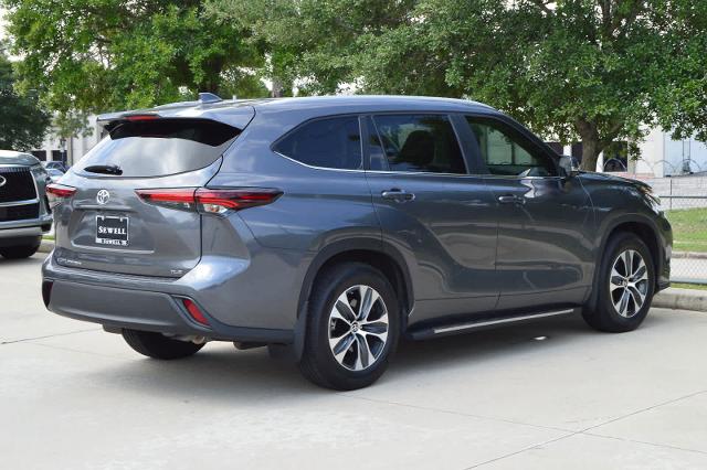 2024 Toyota Highlander Vehicle Photo in Houston, TX 77090
