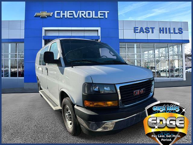 2022 GMC Savana Cargo Van Vehicle Photo in Roslyn, NY 11576