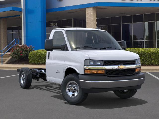 2025 Chevrolet Express Cutaway 3500 Vehicle Photo in GEORGETOWN, TX 78626-7508