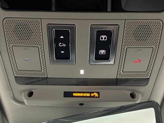 2024 Defender Vehicle Photo in Appleton, WI 54913