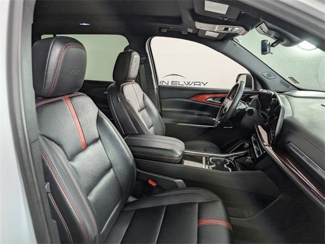 2024 Chevrolet Traverse Vehicle Photo in ENGLEWOOD, CO 80113-6708