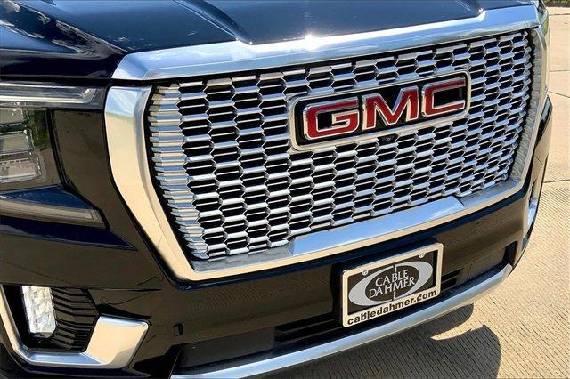 2024 GMC Yukon XL Vehicle Photo in TOPEKA, KS 66609-0000