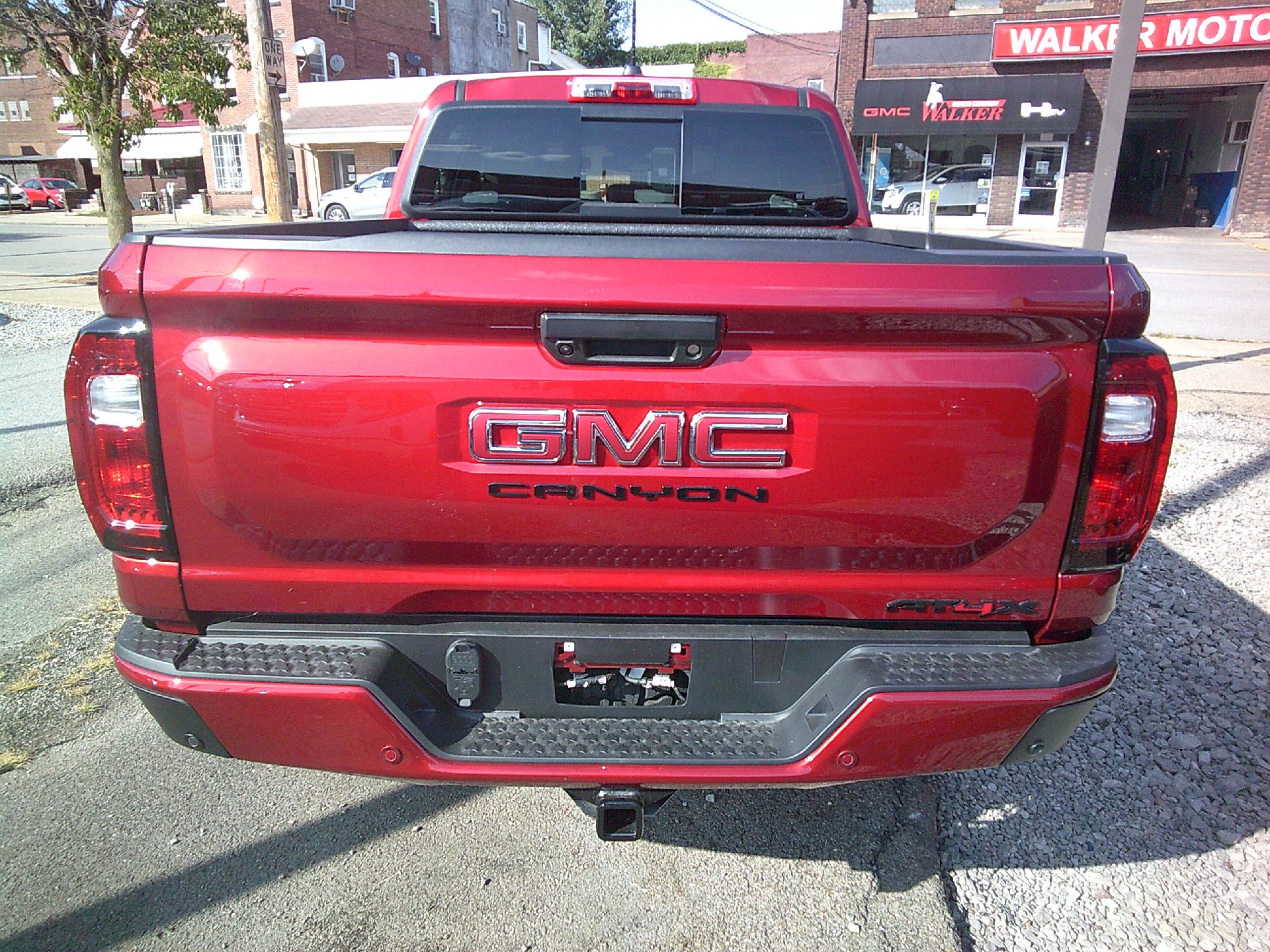 2024 GMC Canyon Vehicle Photo in KITTANNING, PA 16201-1536