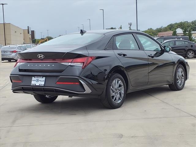 2024 Hyundai ELANTRA Vehicle Photo in Peoria, IL 61615