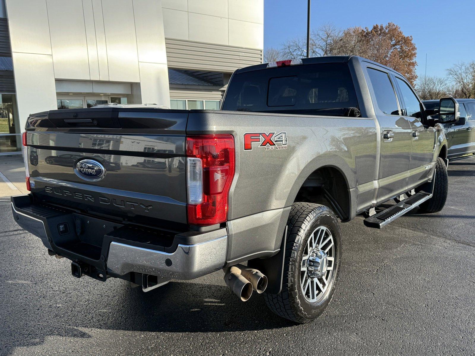 2018 Ford F-350 Super Duty Lariat photo 5