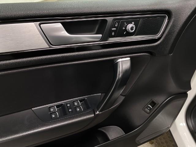 2017 Volkswagen Touareg Vehicle Photo in Appleton, WI 54913